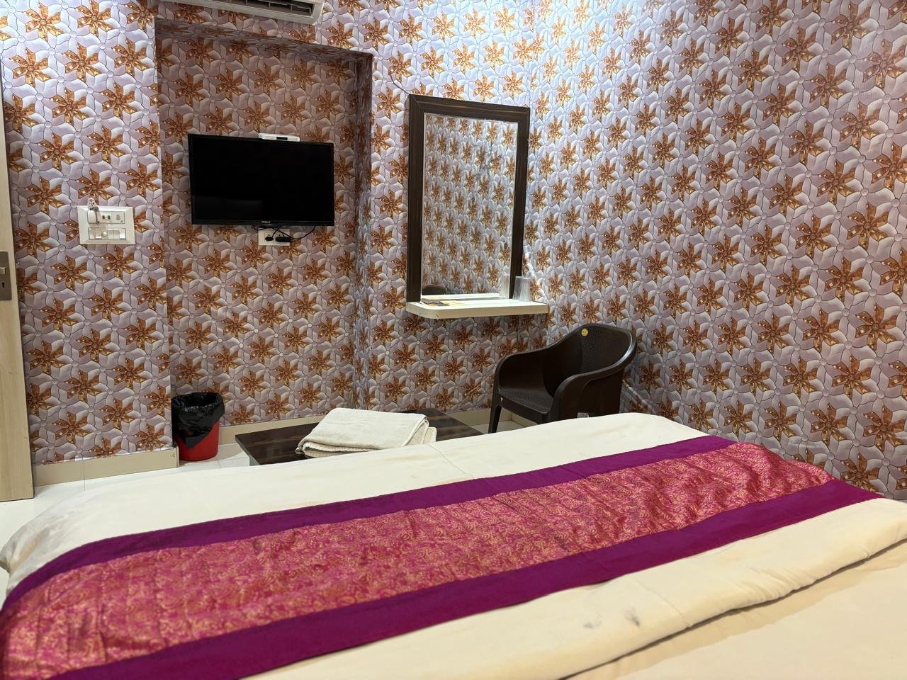 Deluxe Double bed - Deluxe Double bed