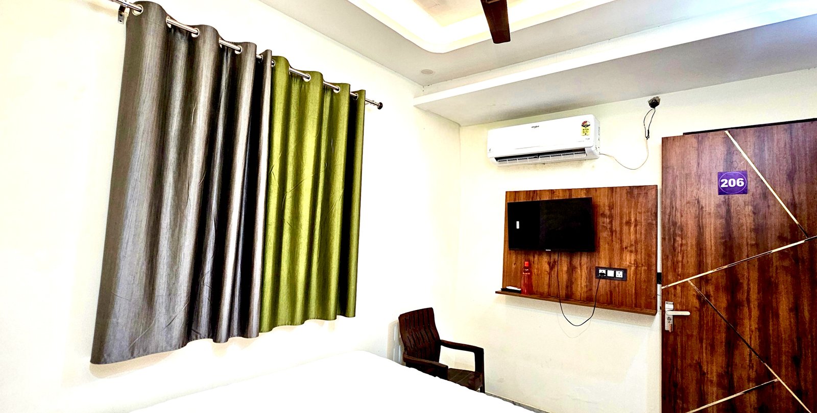 Deluxe Ac Room
