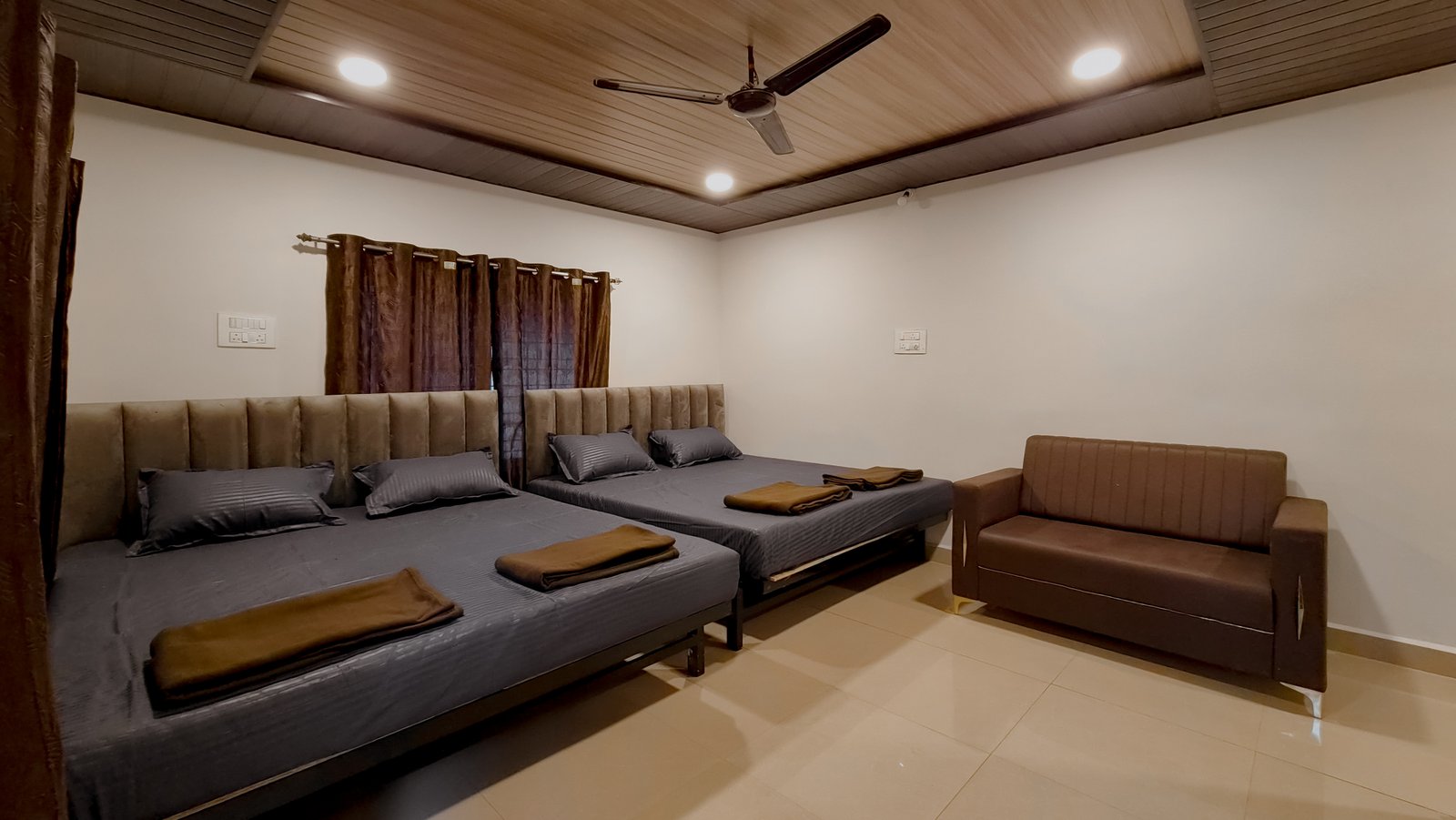 Deluxe - Deluxe  Room